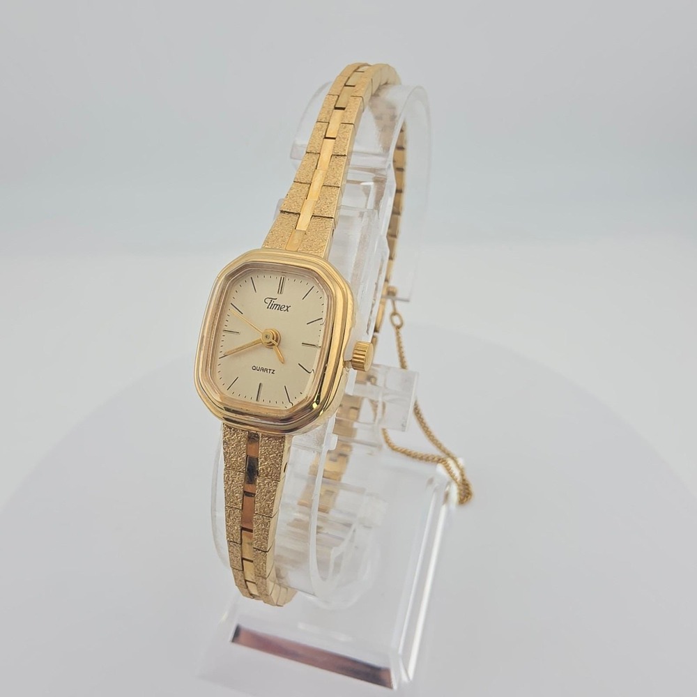 Vintage TIMEX Ladies Cocktail Watch Textured Bar Link Band Gold Plate 7.25"